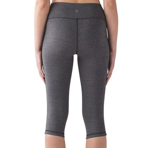 Lululemon Squad Goals Crop 17" Heathered Black Women's Size 10 EUC - Picture 4 of 10